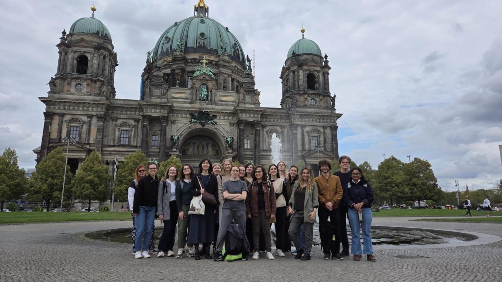 group picture of LeibnizDream team members